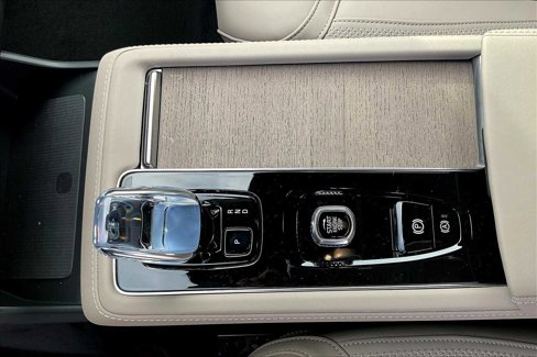 New 2026 Volvo XC90 B6 Plus w/ Protection Package Premier image 10