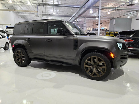 Used 2025 Land Rover Defender 110 image 42