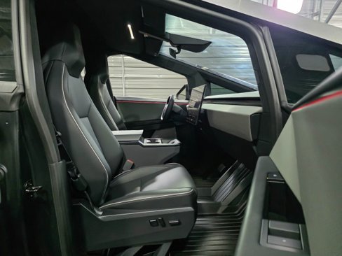 Used 2024 Tesla Cybertruck AWD Crew Cab image 27