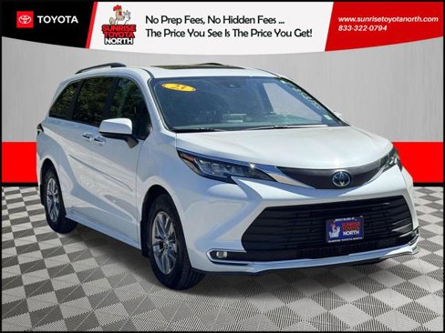 Certified 2023 Toyota Sienna XLE image 1