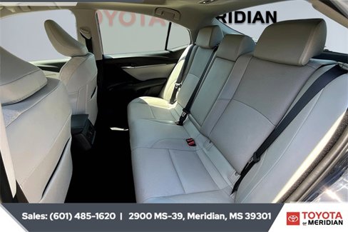 Used 2025 Toyota Camry XLE image 19