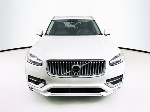 Used 2024 Volvo XC90 B5 Core image 2