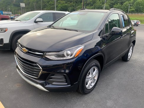 Certified 2022 Chevrolet Trax LT w/ LT Convenience Package image 2