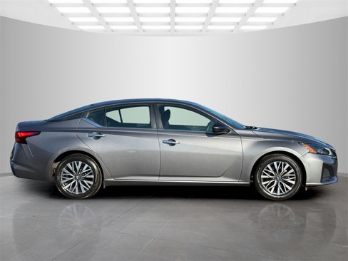 Used 2024 Nissan Altima 2.5 SV image 8