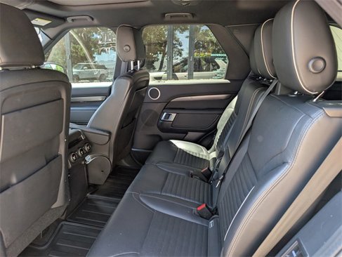 Used 2020 Land Rover Discovery HSE image 13