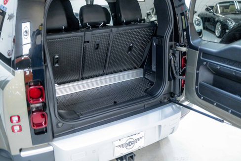 Used 2021 Land Rover Defender 90 First Edition image 58