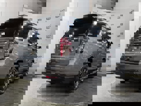 Used 2021 Chevrolet Tahoe Z71 w/ Z71 Signature Package image 5