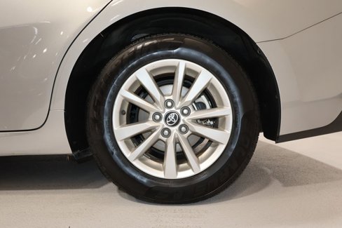 Used 2025 Toyota Camry LE image 32