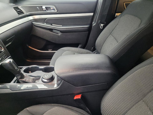 Used 2017 Ford Explorer XLT image 26