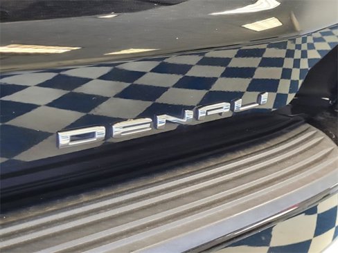 Used 2023 GMC Yukon Denali image 10