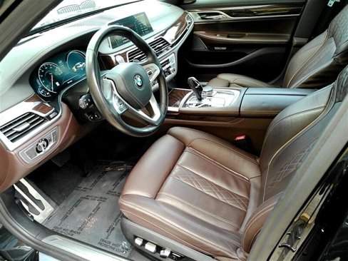Used 2018 BMW 750i xDrive image 9