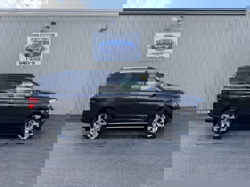 Used 2024 Ford Expedition Platinum image 6