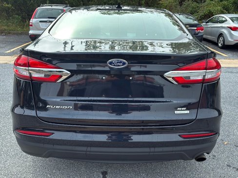 Used 2020 Ford Fusion SE image 5
