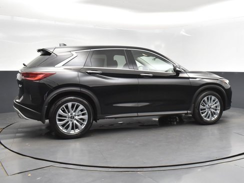 New 2025 INFINITI QX50 Pure image 8