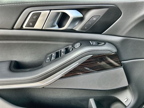 New 2026 BMW X5 xDrive50e image 17