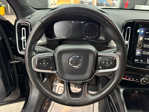 Used 2019 Volvo XC40 T5 Momentum image 23