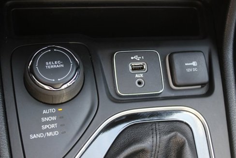 Used 2021 Jeep Cherokee Limited image 8