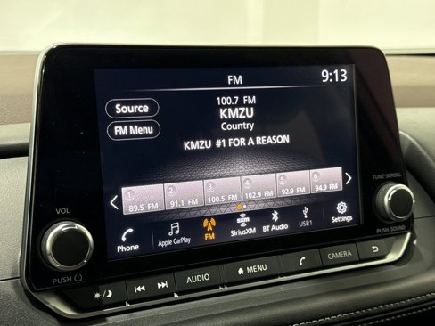 Used 2023 Nissan Rogue SV image 3