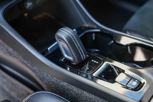 Used 2022 Volvo XC40 T5 R-Design image 18