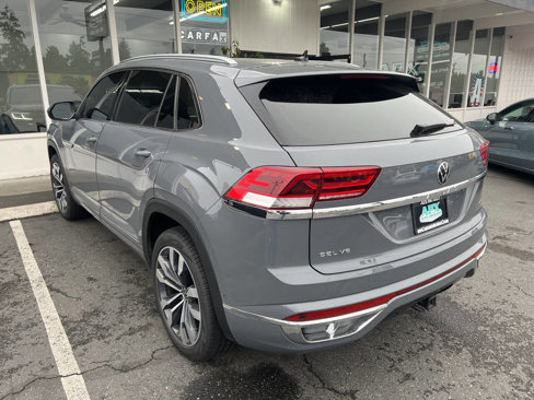 Used 2021 Volkswagen Atlas Cross Sport SEL Premium image 2