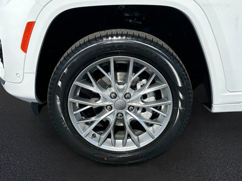 New 2025 Jeep Grand Cherokee Summit image 20
