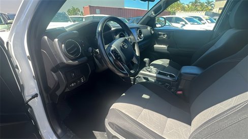 Used 2020 Toyota Tacoma TRD Sport w/ Technology Package image 12