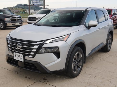 Used 2024 Nissan Rogue SV image 2