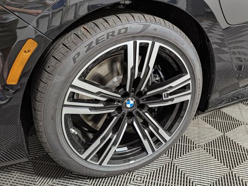 New 2026 BMW 750e xDrive w/ Premium Package image 39