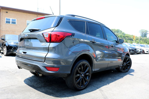 Used 2019 Ford Escape SE image 2
