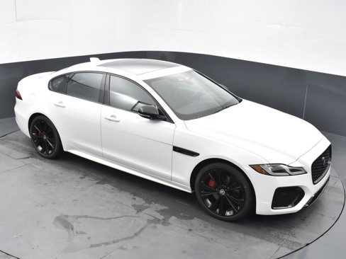 Used 2024 Jaguar XF R-Dynamic SE image 33