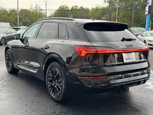 Used 2024 Audi Q8 e-tron Prestige image 35