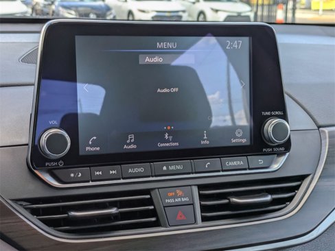 Used 2024 Nissan Altima 2.5 SV image 18