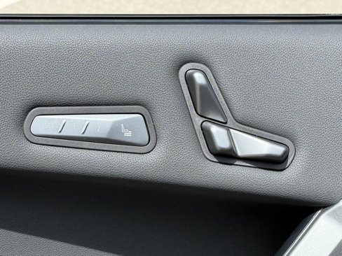 New 2026 BMW iX xDrive60 w/ M Sport Package image 19