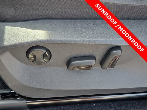 Used 2022 Volkswagen Tiguan SE image 14