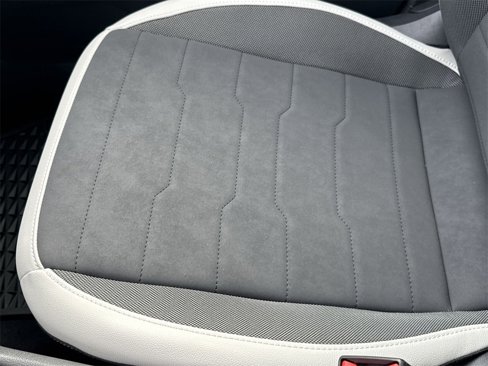 New 2025 Volkswagen Taos SE image 41
