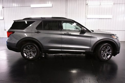 Used 2025 Ford Explorer Active w/ Active Comfort Package image 8