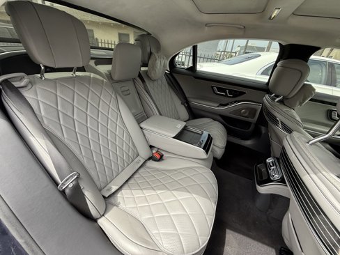 Used 2022 Mercedes-Benz S 500 4MATIC w/ AMG Line Package image 14