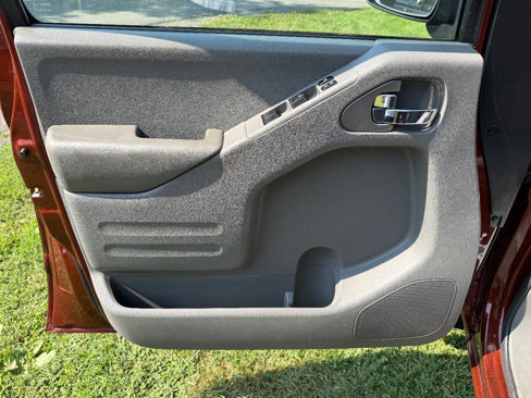 Used 2016 Nissan Frontier SV w/ SV Value Truck Package image 9