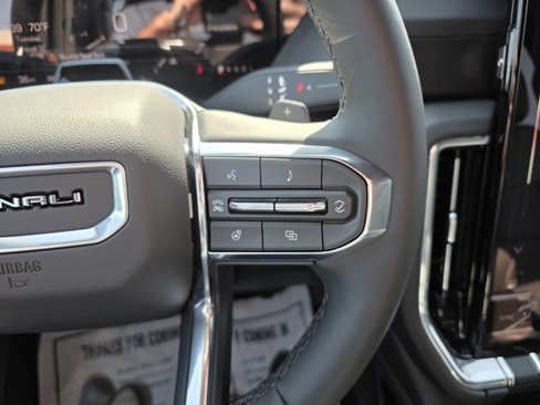New 2025 GMC Yukon Denali w/ Denali Reserve Package image 11