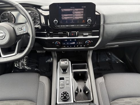 Used 2025 Nissan Pathfinder SV image 11