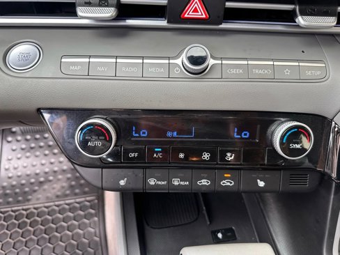 Used 2025 Hyundai Elantra SEL image 19