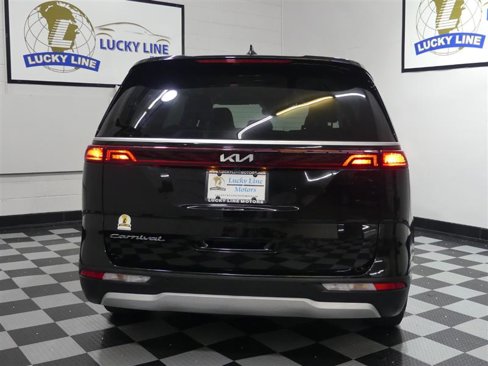 Used 2022 Kia Carnival LX image 8