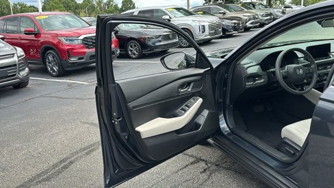 Certified 2023 Honda Accord EX image 11