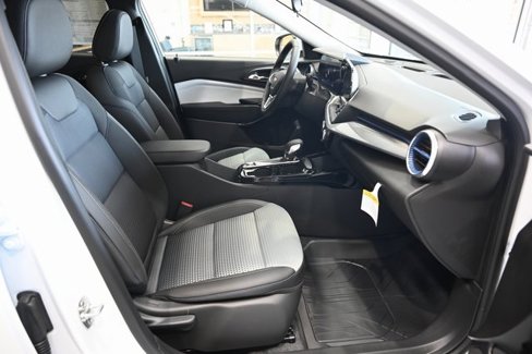 New 2025 Chevrolet Trax LT w/ Driver Confidence Package image 10
