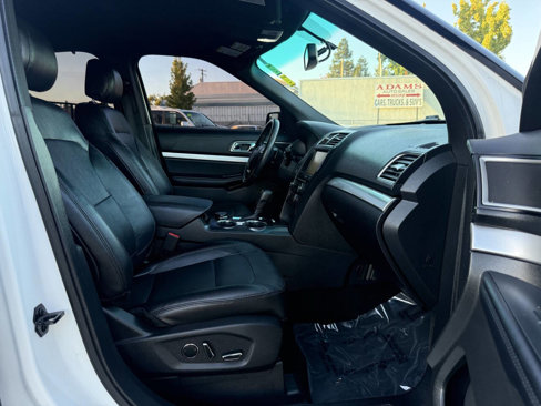 Used 2016 Ford Explorer XLT w/ Equipment Group 202A image 13