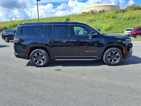 Used 2023 Jeep Wagoneer Series III w/ Preferred Equipment Group image 3