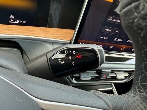 Certified 2025 Volkswagen Tiguan SEL R-Line image 16