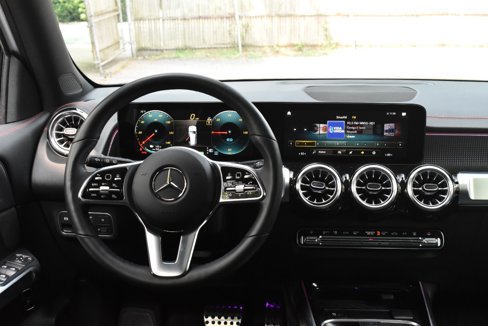 Used 2023 Mercedes-Benz EQB 300 4MATIC image 24