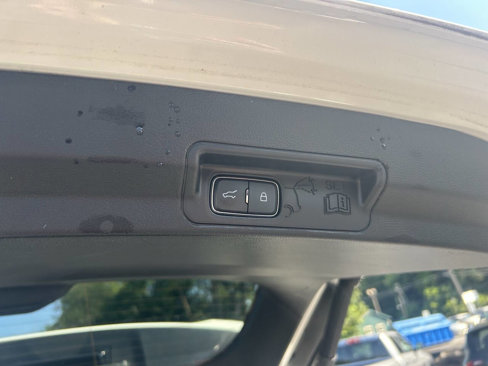 Used 2022 Ford Explorer XLT w/ Equipment Group 202A image 42