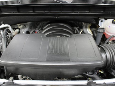 Used 2025 Chevrolet Suburban Z71 image 32